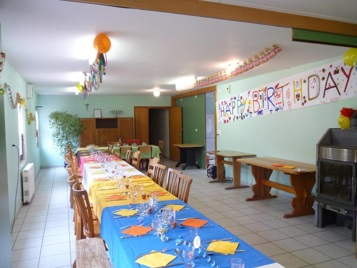 Hostel Le Chandelier Сент-Урсан Екстериор снимка